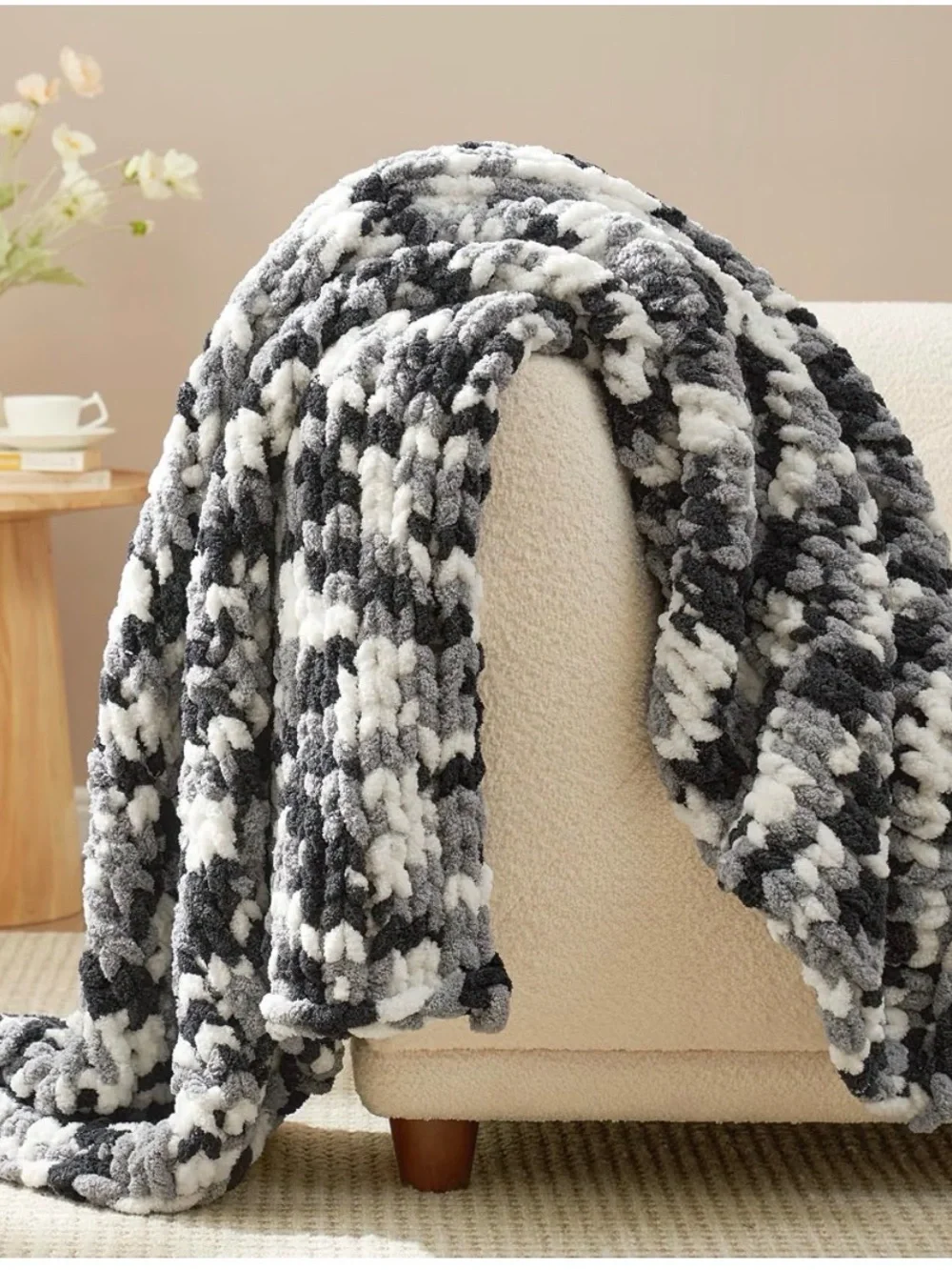 Cozy Plush Houndstooth Throw Blanket in Black & Gray